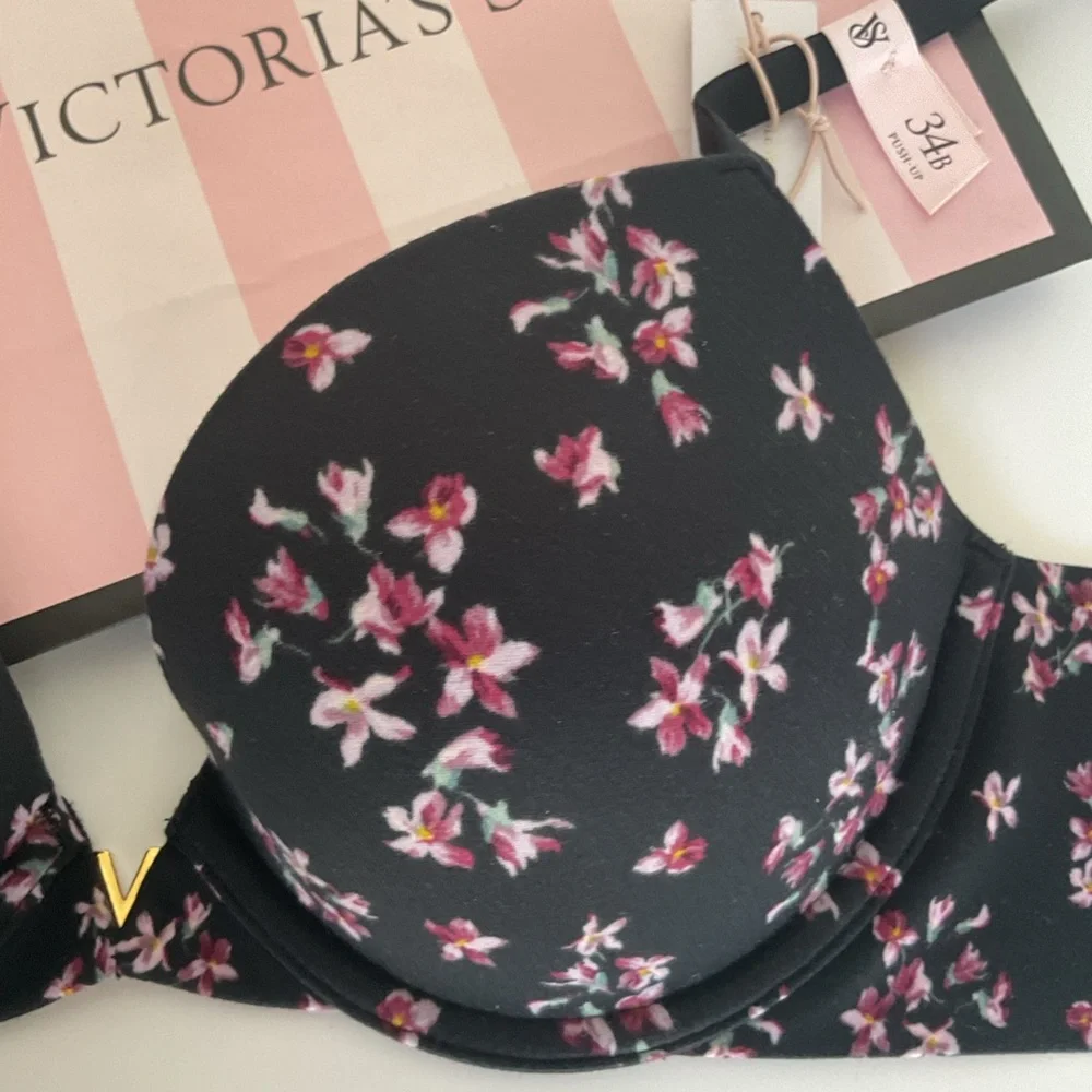 Victorias Secret Love Cloud Black Floral Push Up Plunge Bra Size 34B NWT